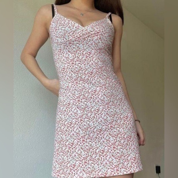 Brandy Melville Red Pink Floral Amara - Picture 3 of 9